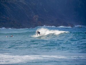 surf guide algarve guest longboard bottom turn