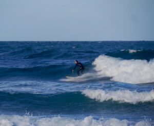 surfing tricky waves with surf guide algarve