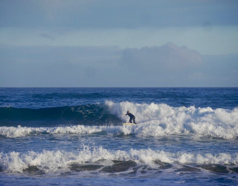 good waves in castelejo with surf guide algarve