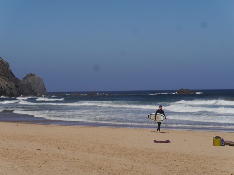 praia castelejo surf guide algarve surfer