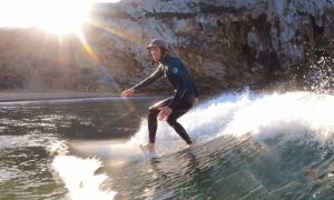 surf guide algarve surfing a small wave in beliche