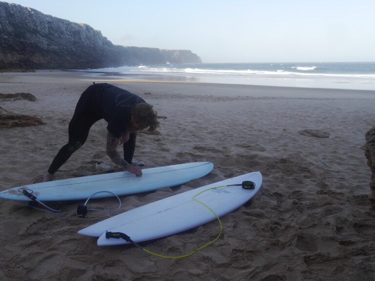 jumping on the midlength train with surf guide algarve