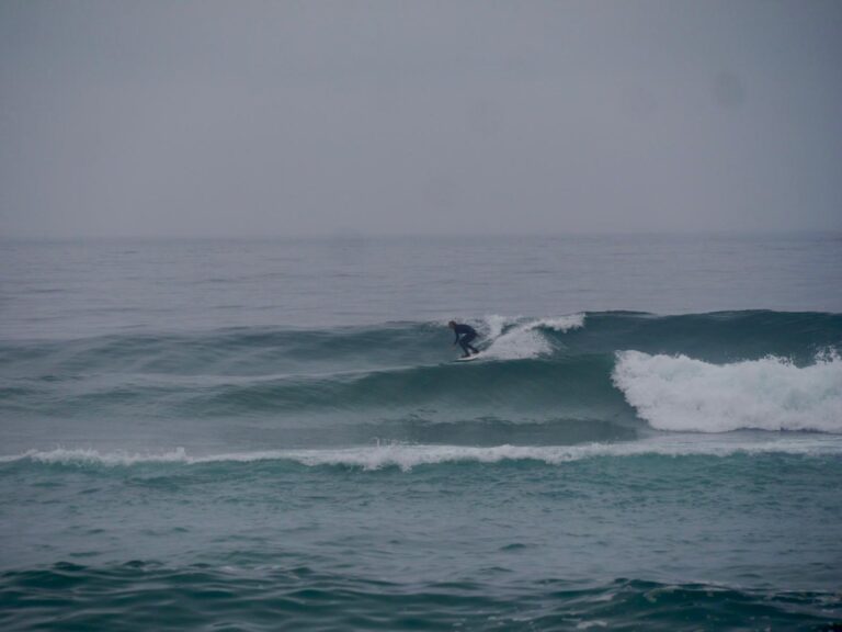 surfergirl going right surf guide algarve glassy day