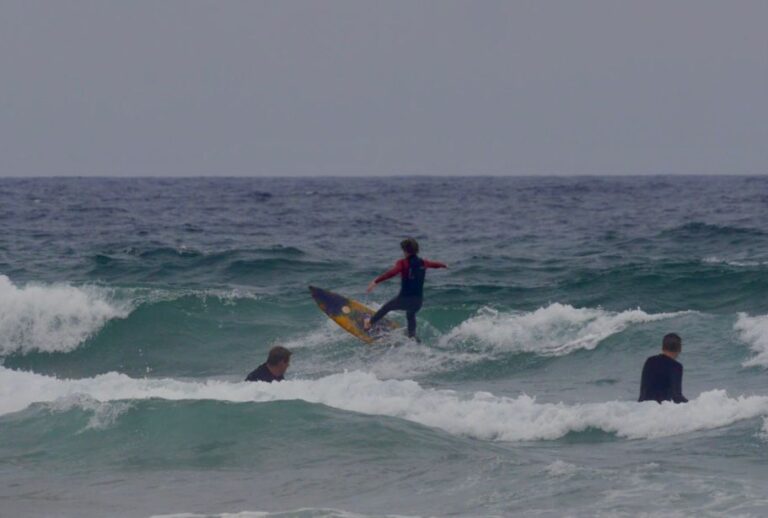 dutchy gromm making it look easy in cordoama with surf guide algarve