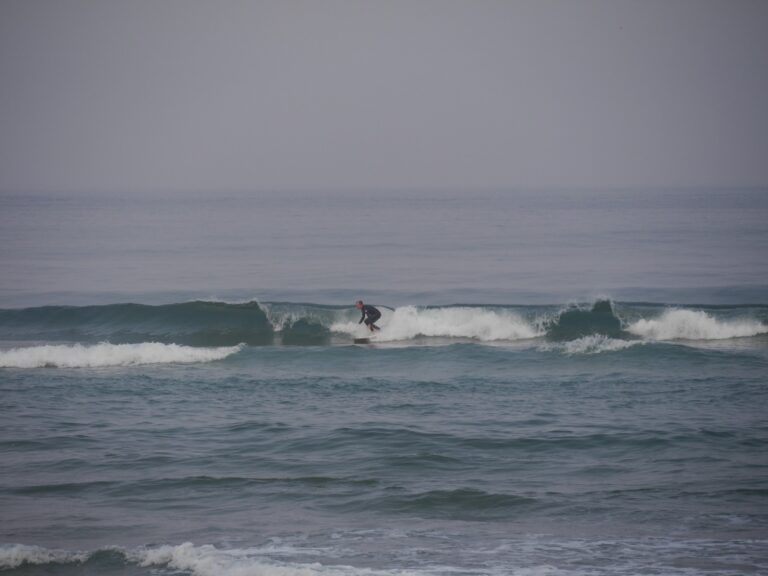 clean small waves with surf guide algarve