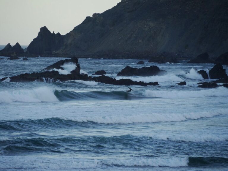 surf guide algarve west coast waves on rook 15