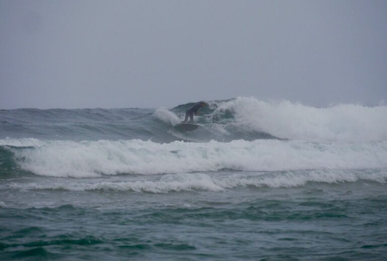 surf guide algarve and friends backside snap