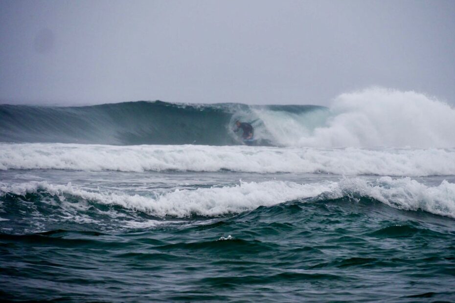 surf guide algarve barrel time in the fog at castelejo