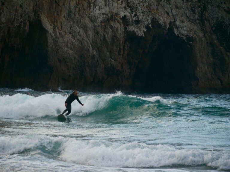 surf guide algarve guest going left beliche