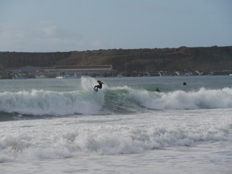 surf guide algarve hitting the end section