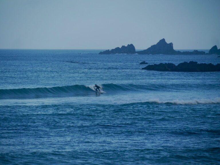 surfing clean waves on the west coast with surf guide algarve