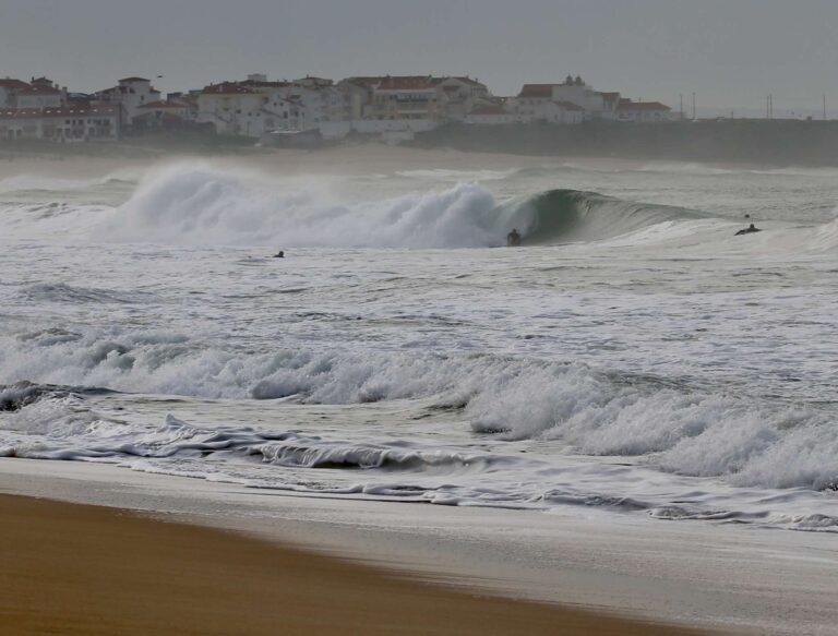 supertubos with surf guide algarve