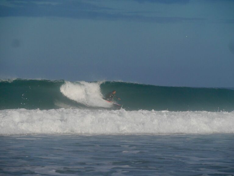 surf guide algarve celebration sessuon going left