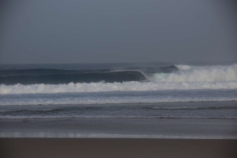 surf guide algarve going right at xl castelejo