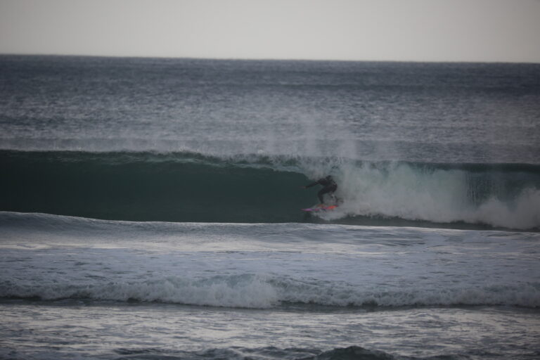 surf guide algarve rainbow session lynny barrel