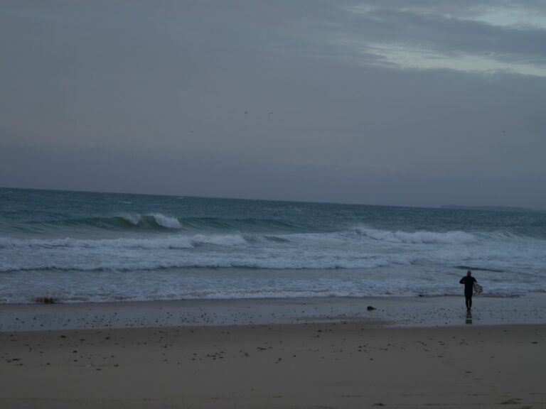 cabanas velhas waves no one out surf guide algarve