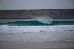 empty a frame at beliche surf guide algarve score