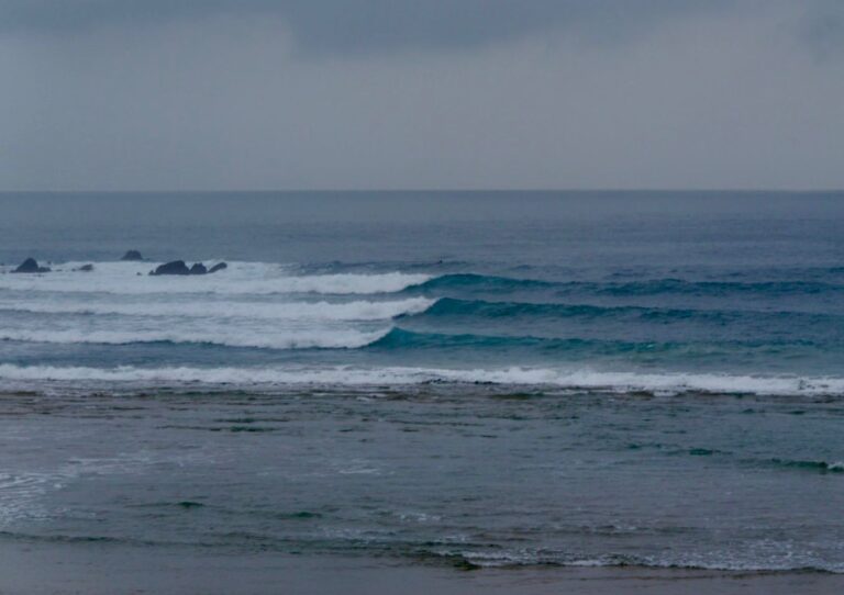 empty point break punta ruiva surf guide algarve