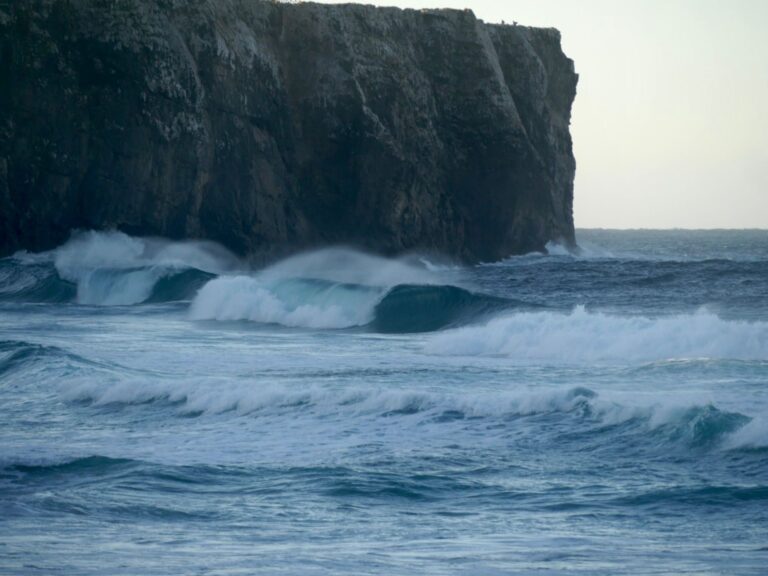 hollow left boogie corner empty surf guide algarve