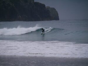 queen of stoke going left with surf guide algarve