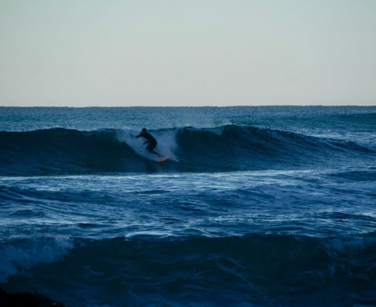 surf guide algarve guest going right at cordoama