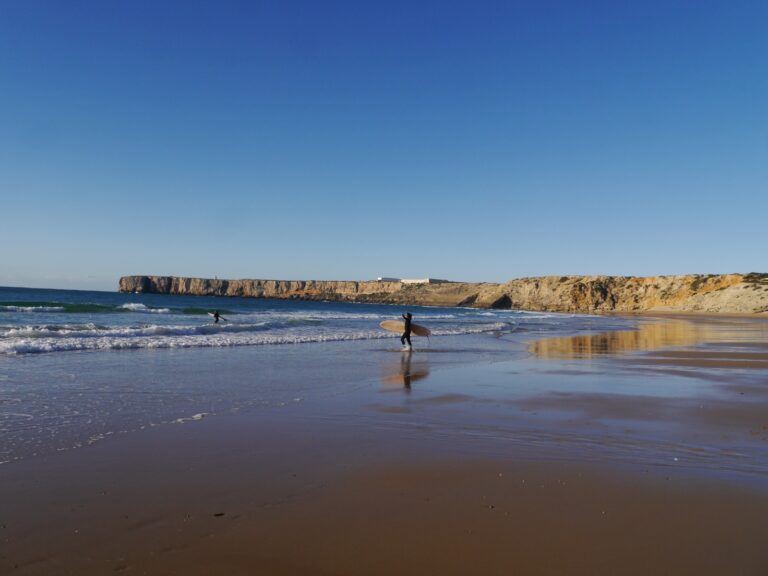 surfing mareta sagres with the girl squad and surf guide algarve