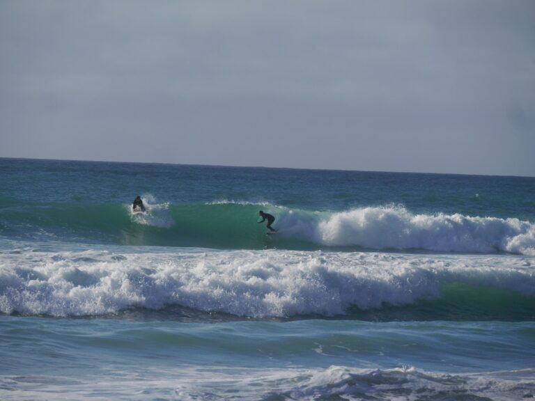 burgau going right surf guide algarve