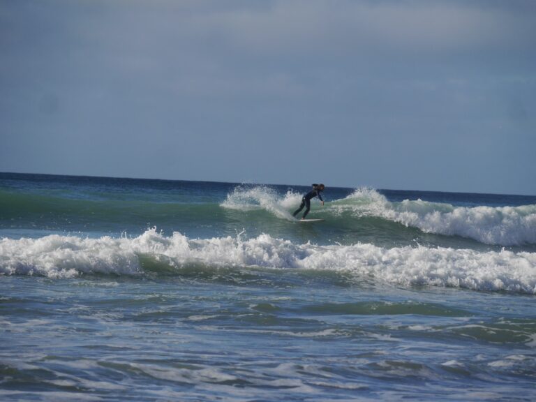 porto de mos fun waves surf guide algarve