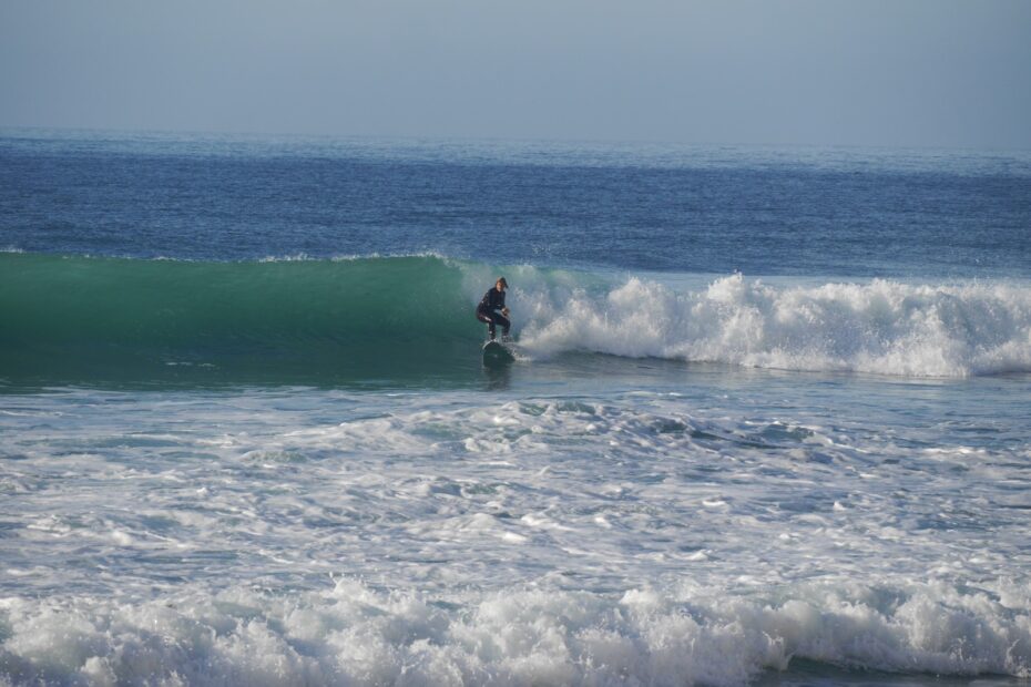 sunrays going right surf guide algarve porto de mos