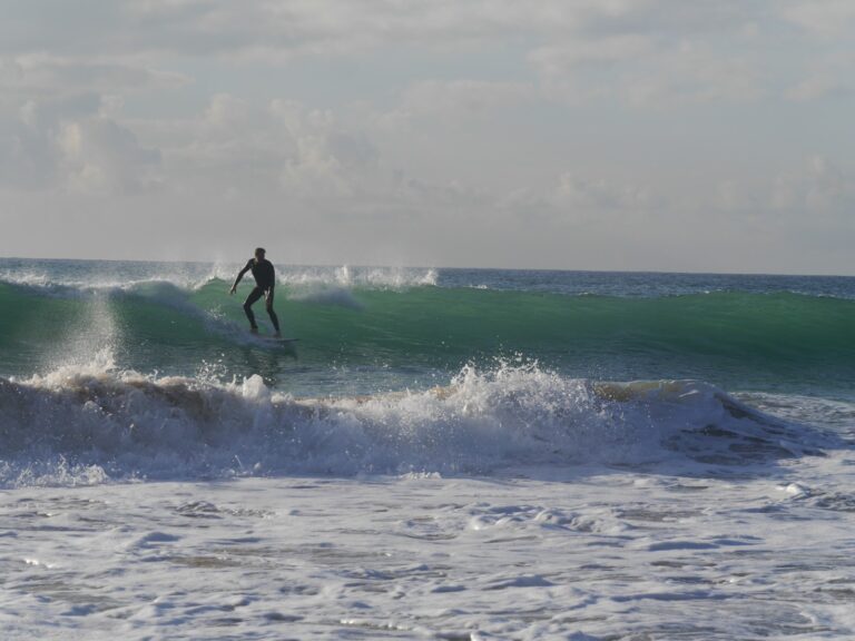 surf guide algarve barranco session with friends