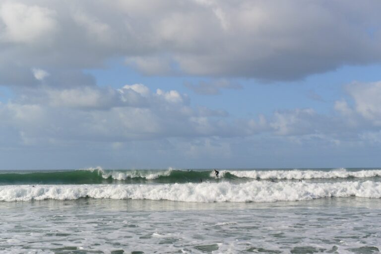 surf guide algarve guest behind the section at zavial