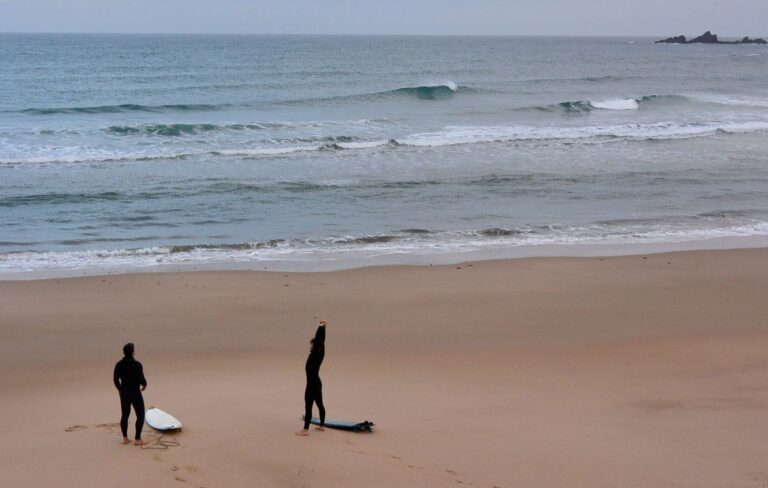 surf guide algarve warming up clean waves no one out